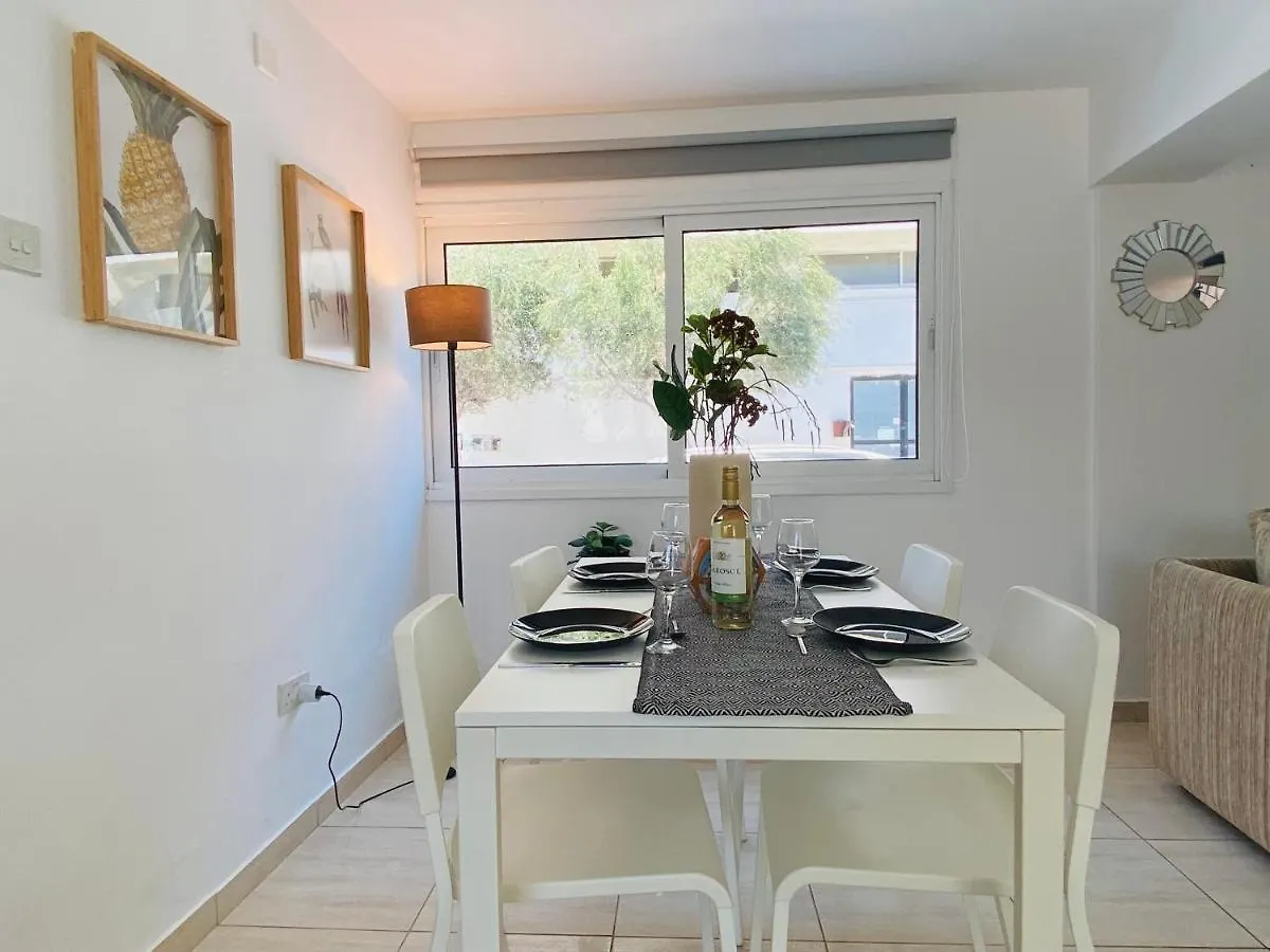 Serena'S 2-Br Apartment In Ларнака Кипр