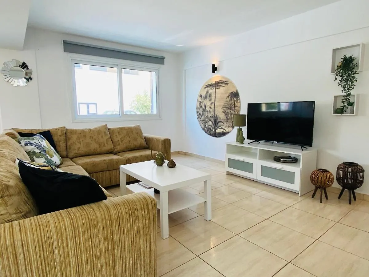 Serena'S 2-Br Apartment In Ларнака
