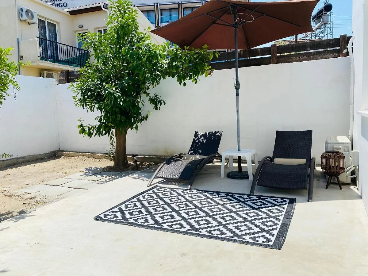 Serena'S 2-Br Apartment In Ларнака 0*,  Кипр