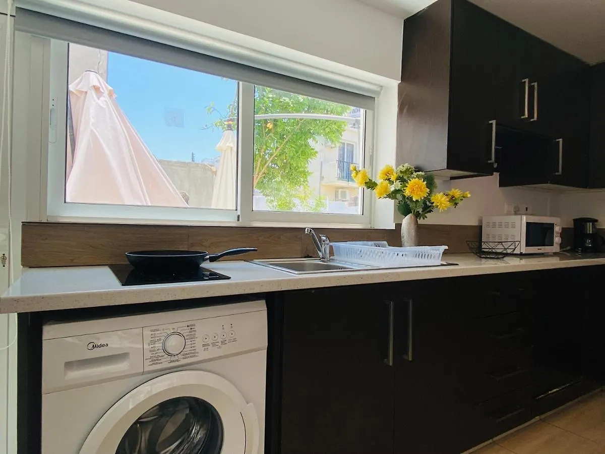 Serena'S 2-Br Apartment In Ларнака